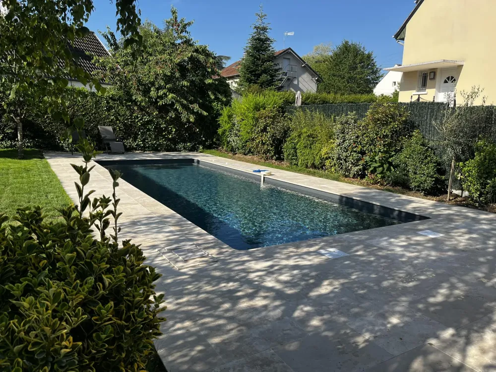 Piscine haut de gamme près de Bois-le-Roi